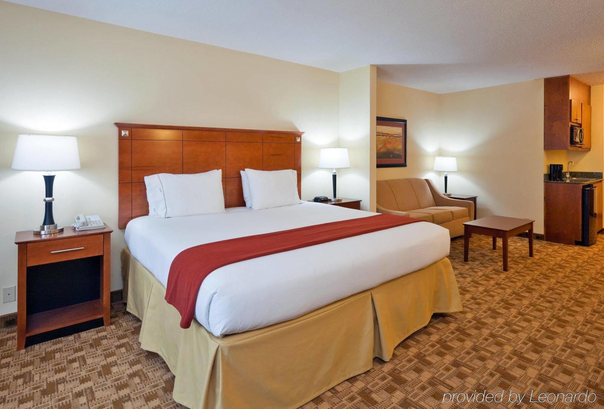 Holiday Inn Express Phenix City-Fort Benning By Ihg Room photo